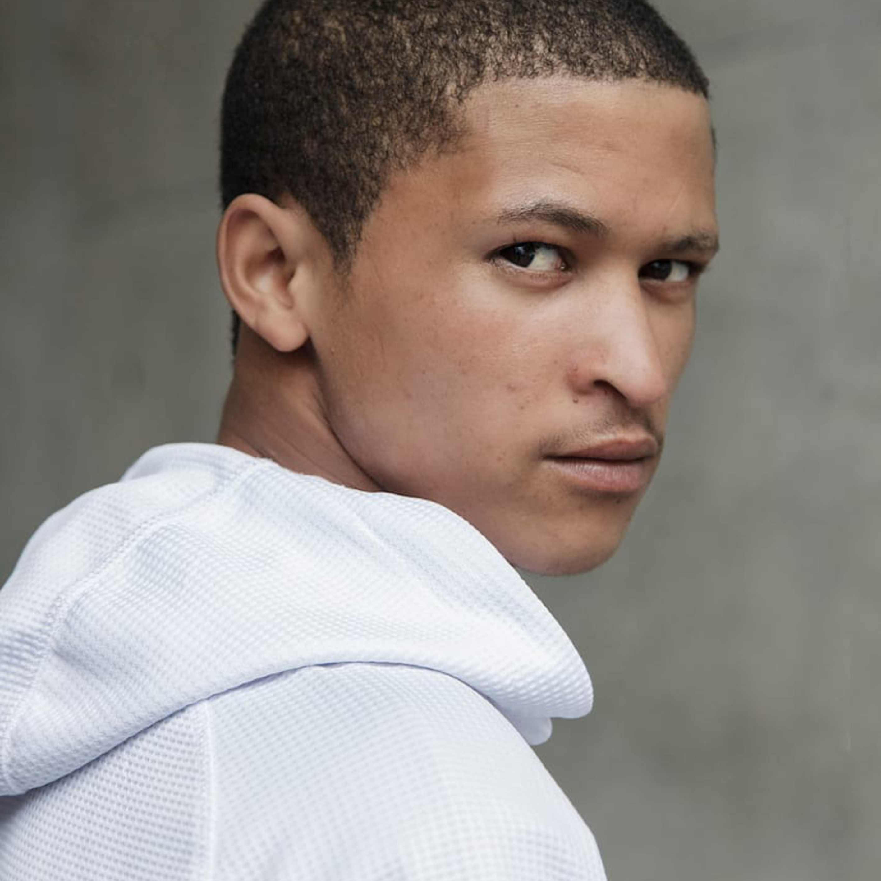 man having the back of his head shaved