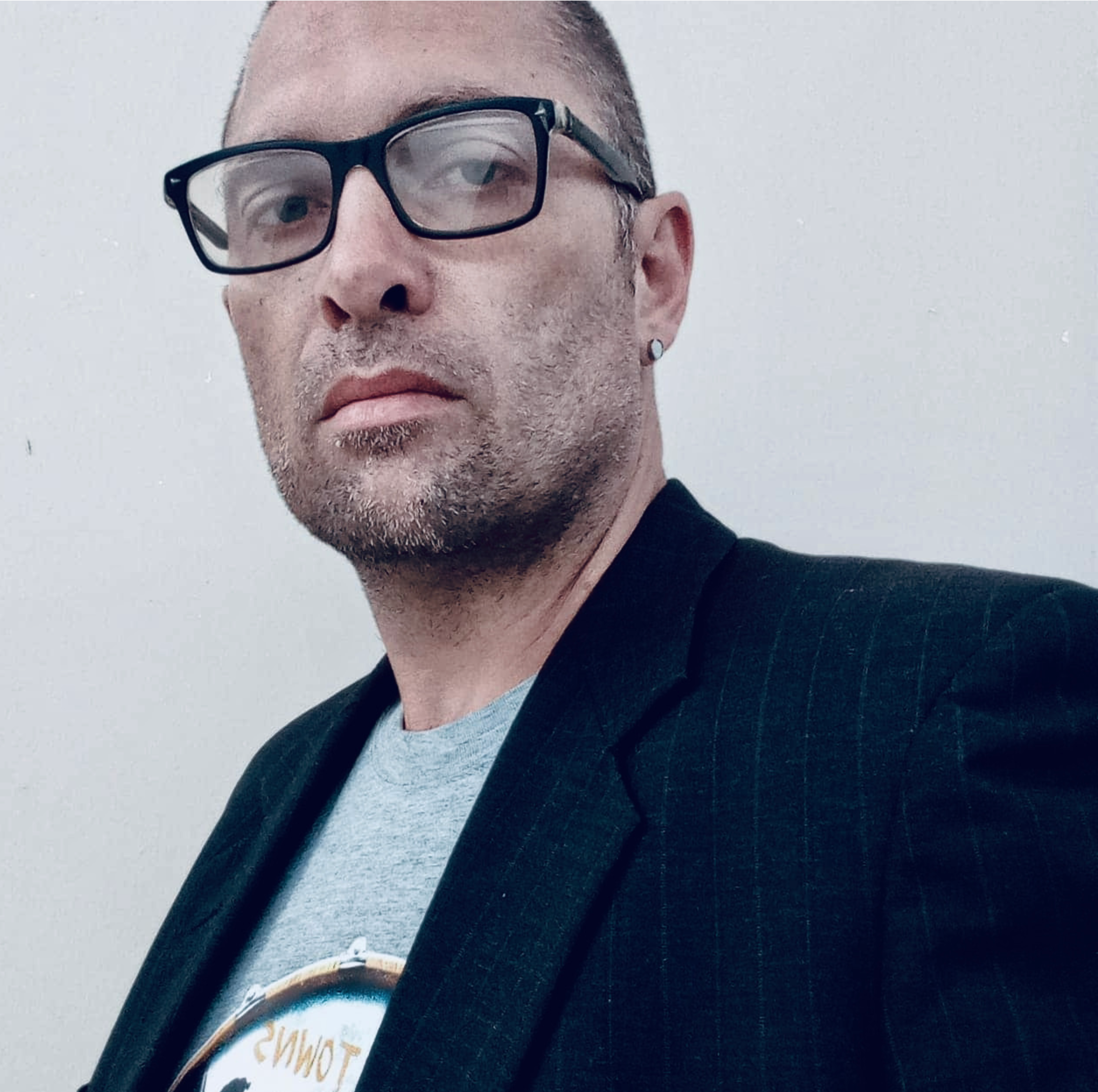 Barber 1 young man with beard smiling and wearing a  brown shirt